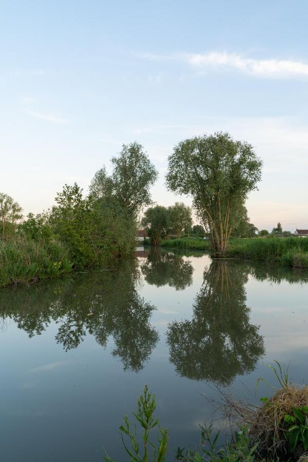 Le Moulin Rouge Clairmarais Gite "Le Grebe"" エクステリア 写真